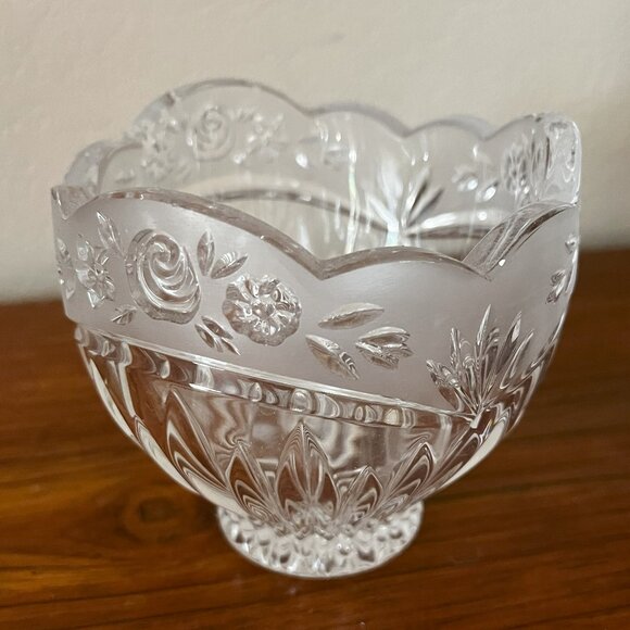 ONEIDA SOUTHERN GARDEN Lead Crystal Footed Bowl - Picture 1 of 1